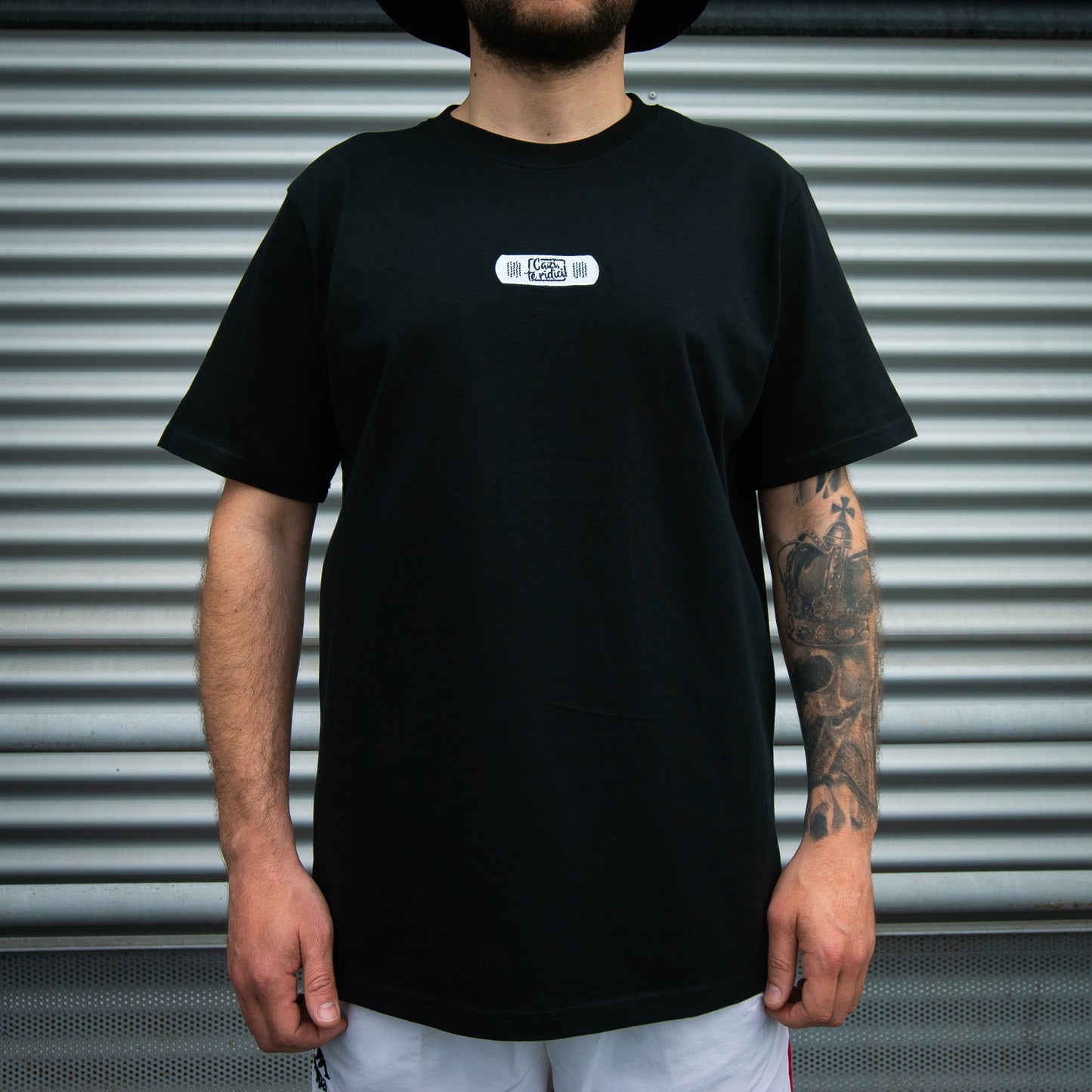 Tricou cu plasture brodat