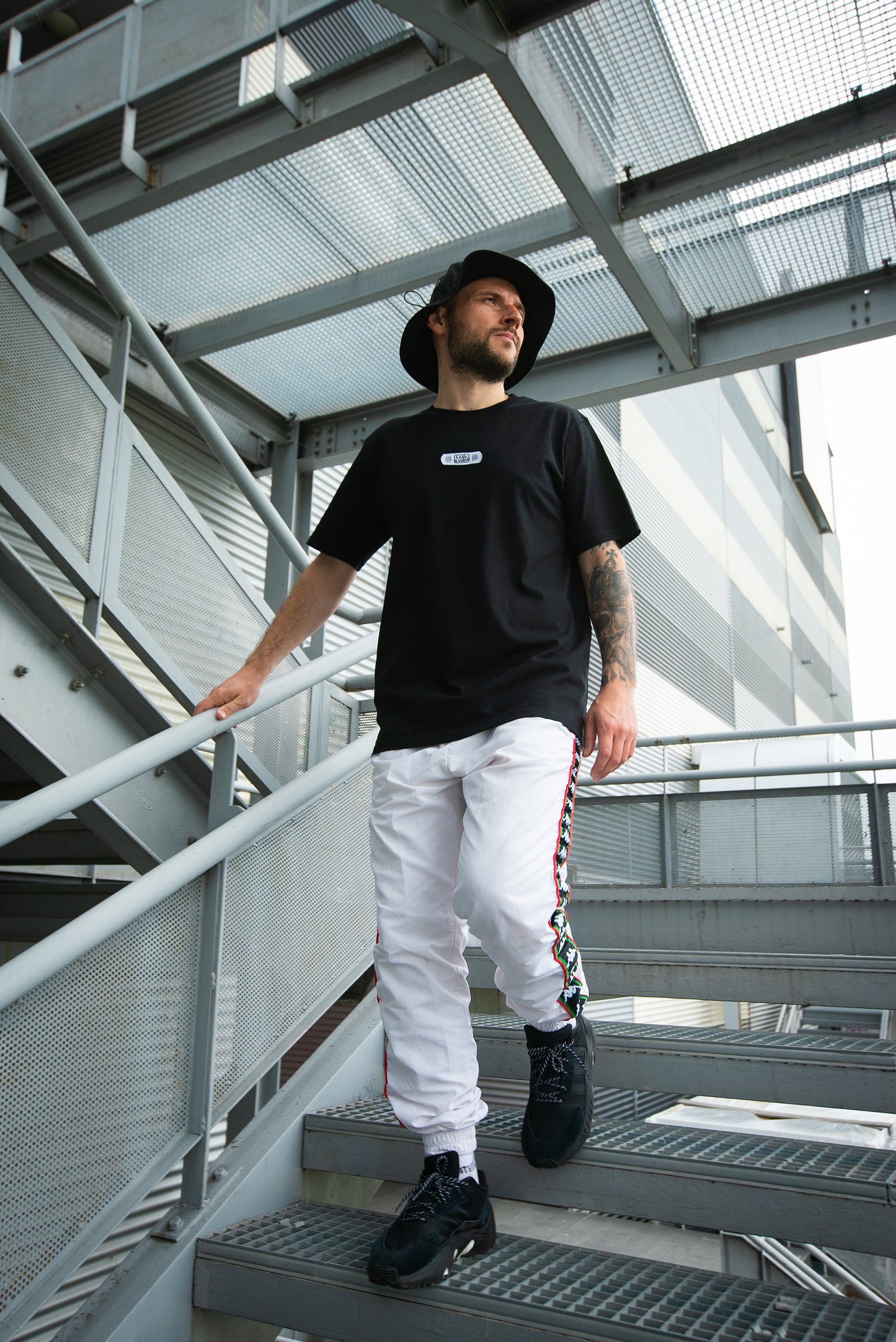 Tricou cu plasture brodat